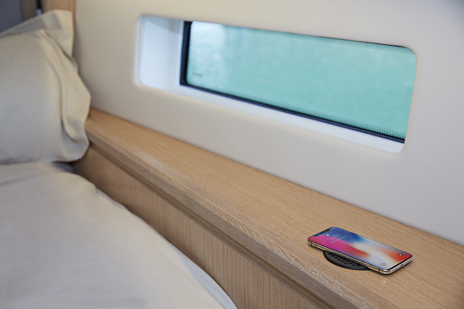 Scanstrut ROKK wireless SC-CW-02 Bedroom with Screen Scanstrut ROKK wireless SC-CW-02 Bedroom with Screen