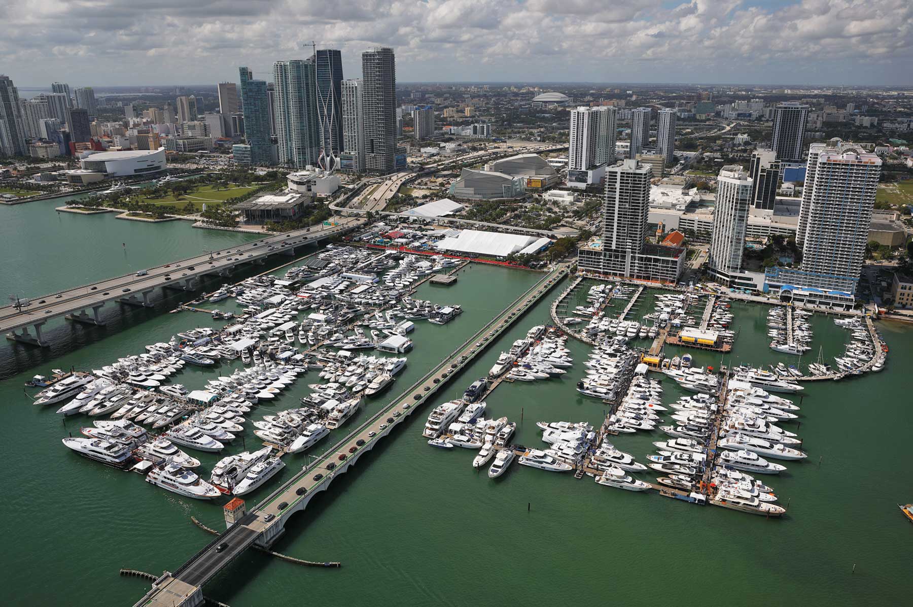 1.-2019MiamiYachtShow_resized_1800 1.-2019MiamiYachtShow_resized_1800