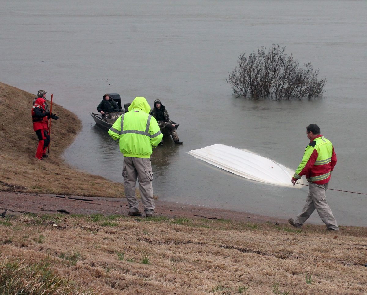 overturned-boat overturned-boat