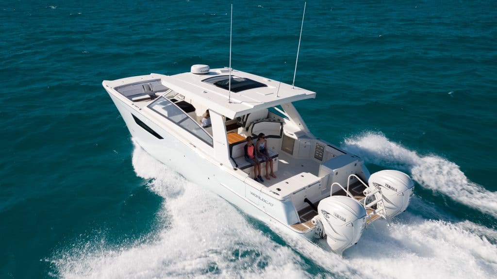 1_WorldCat_400dcx-exterior-0062-1024×575 1_WorldCat_400dcx-exterior-0062-1024x575