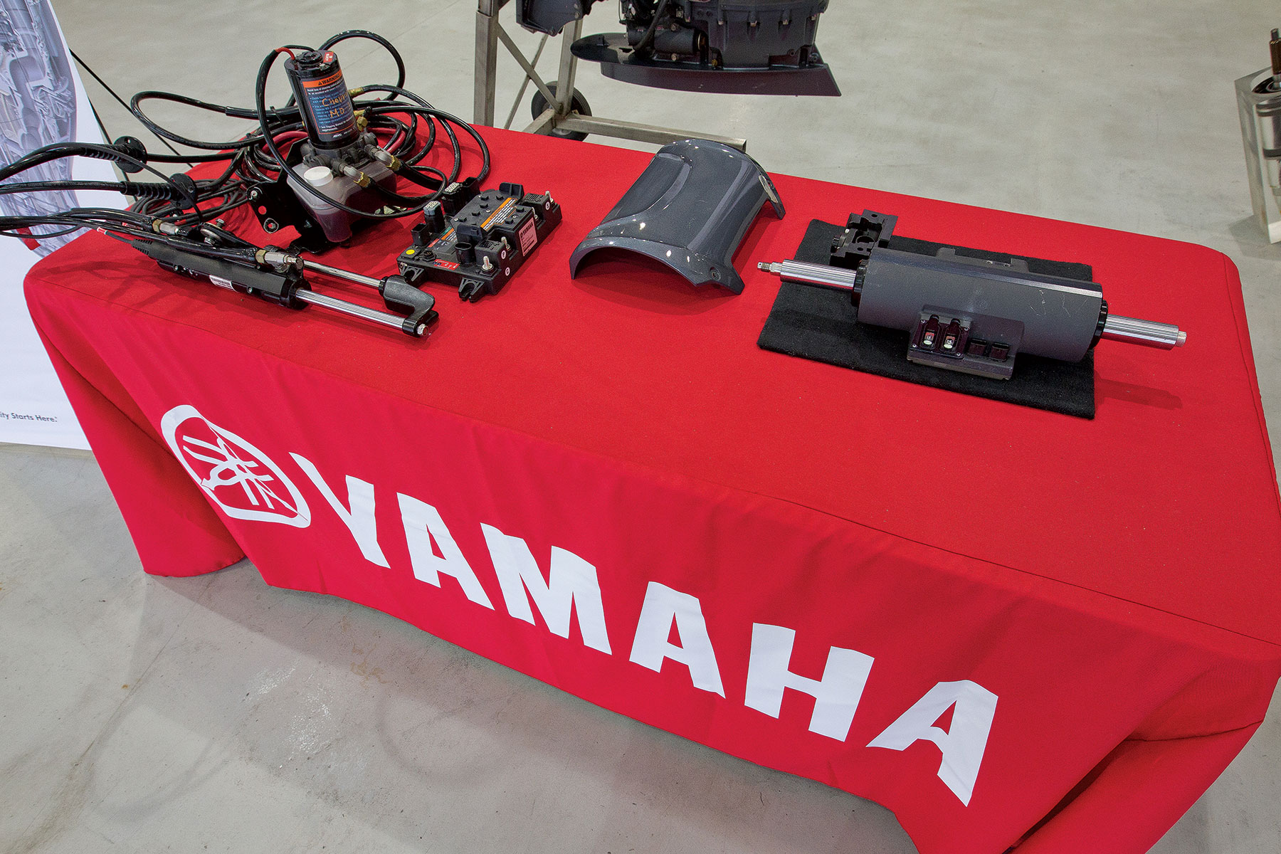 5_Yamaha-comparison-hydraulic-left-DES-right(1) 5_Yamaha-comparison-hydraulic-left-DES-right(1)