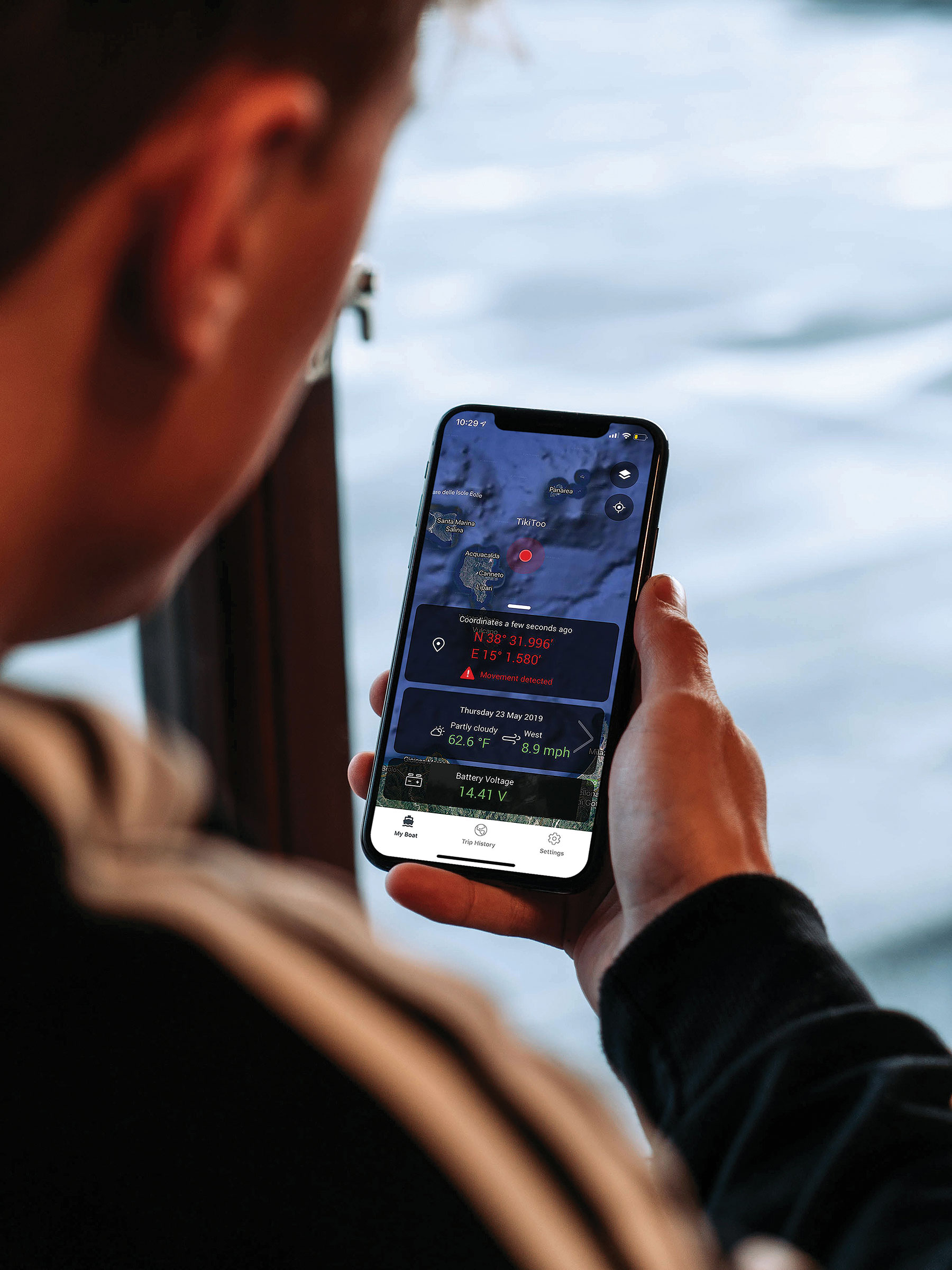 1b_Hi-res_Boat-connect-lifestyle-asset 1b_Hi-res_Boat-connect-lifestyle-asset