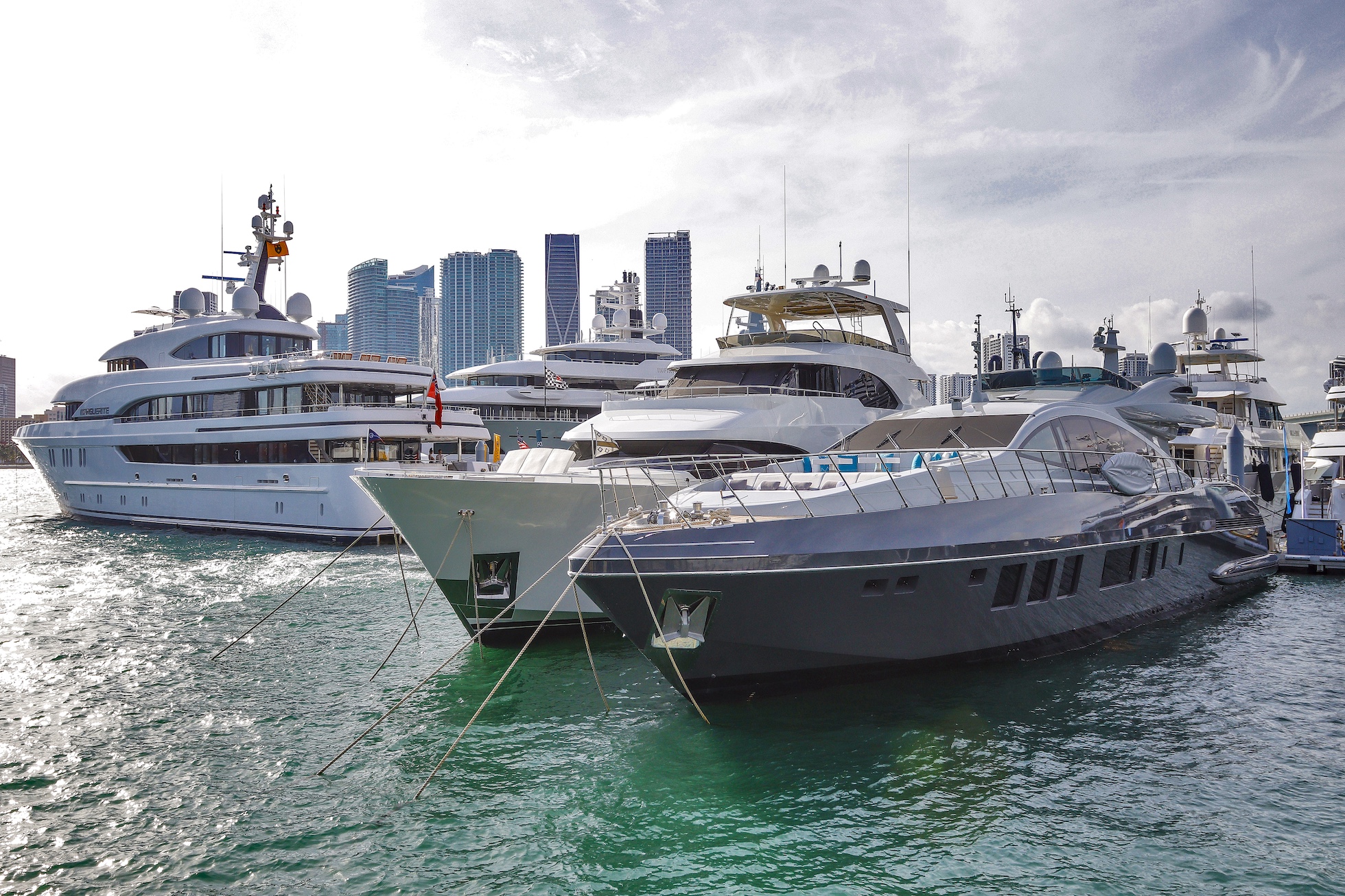 1_Miamiboatshow