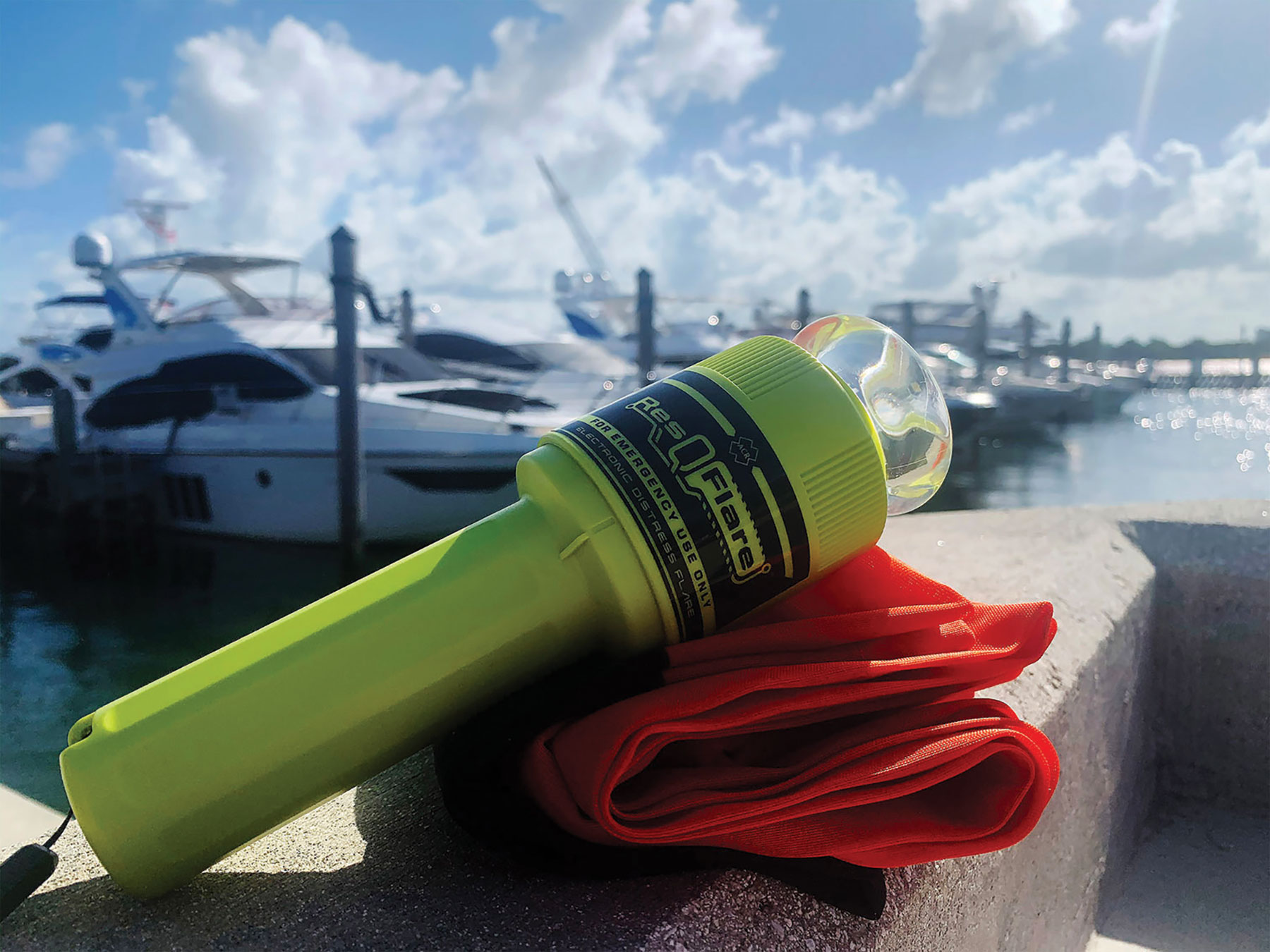 1_ALT_ACR---ResQFlare---Lifestyle-Dock-002