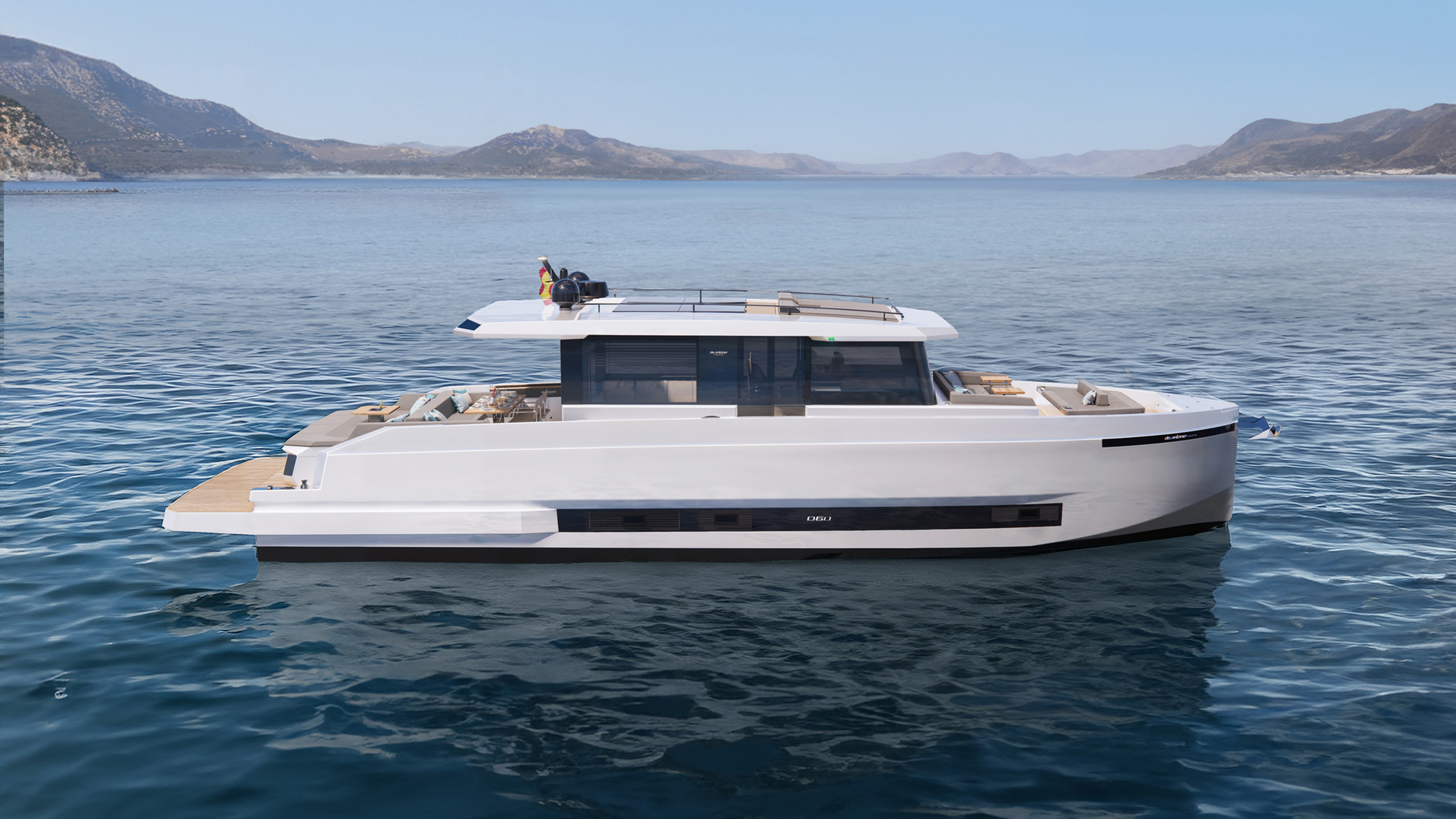 PHOTO COURTESY DE ANTONIO YACHTS
