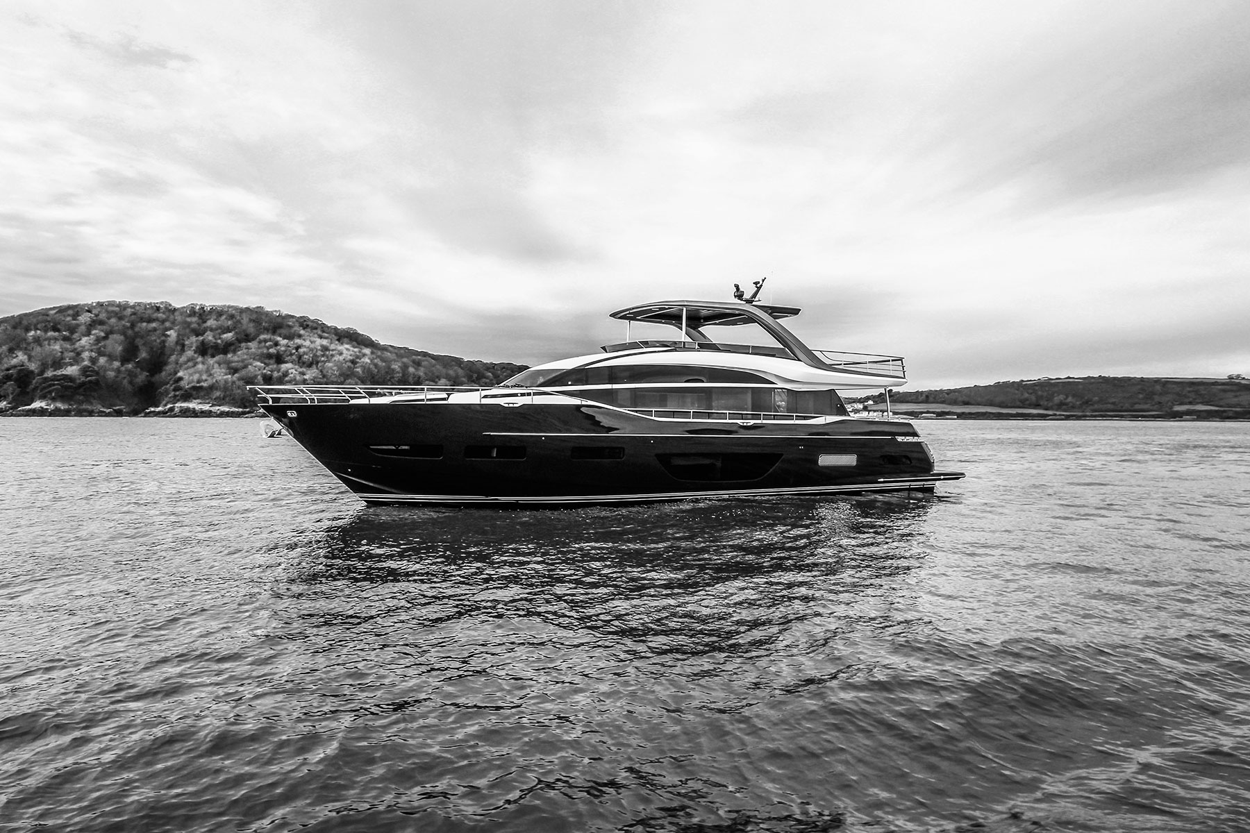 y85-exterior-blue-hull-sea-trial-2 y85-exterior-blue-hull-sea-trial-2