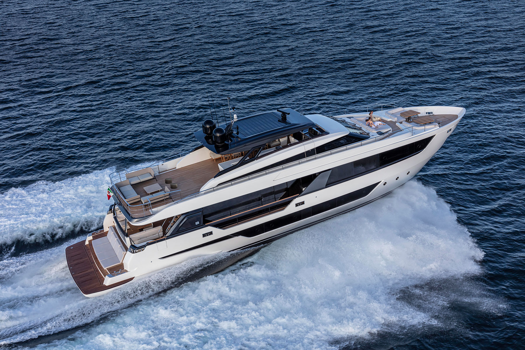 3_FERRETTI-YACHTS-1000-exterior