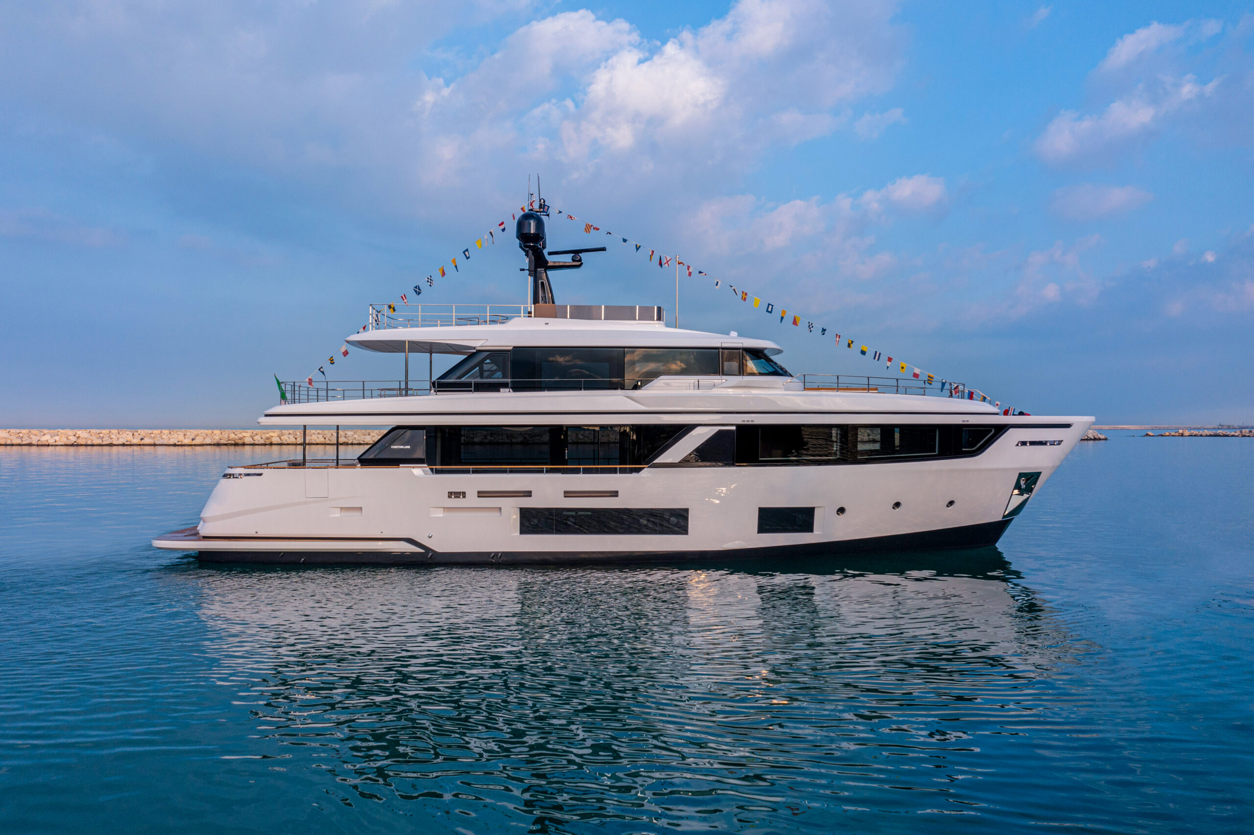 Custom Line Navetta 30 MY Wolfpack Custom Line Navetta 30 MY Wolfpack