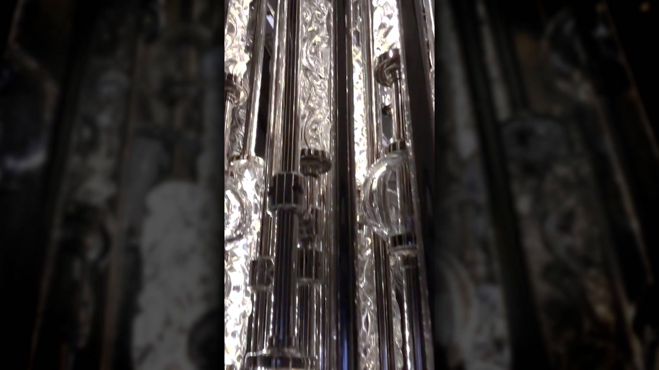 Aquila_chandelier_movie