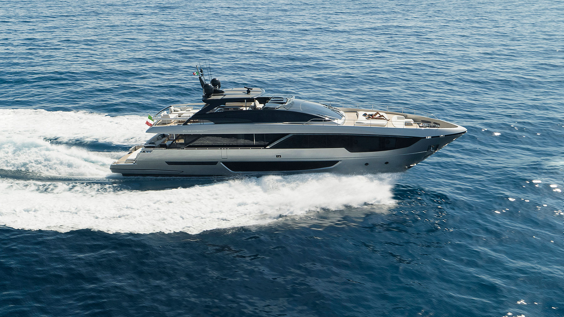 Riva-102-Corsaro-Super_-Exteriors Riva-102-Corsaro-Super_-Exteriors