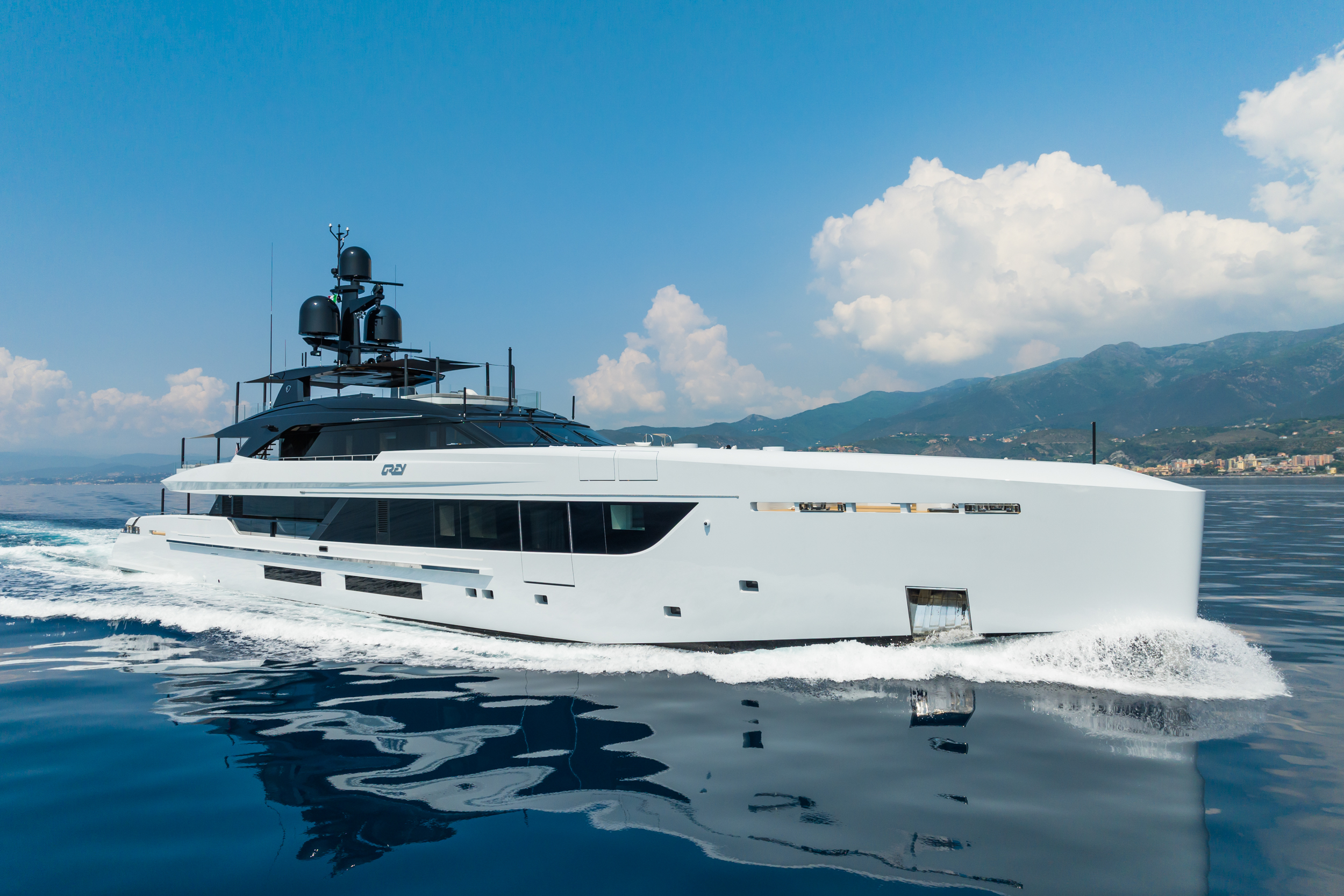 Motor Yacht GREY Tankoa 6 Motor Yacht GREY Tankoa 6