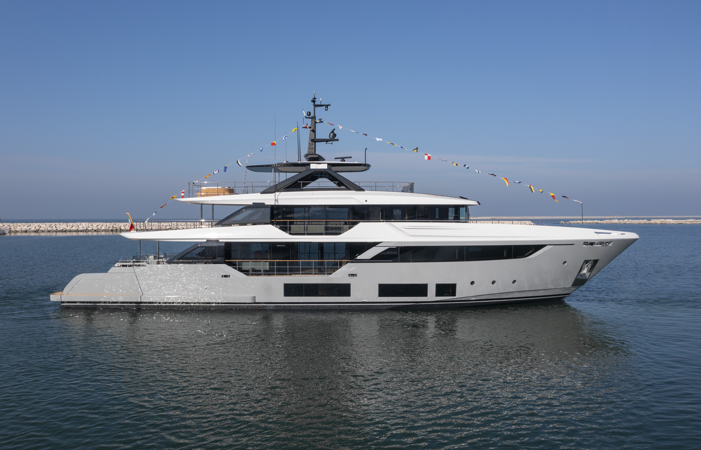 Custom Line Navetta 38#01-Main Image Custom Line Navetta 38#01-Main Image
