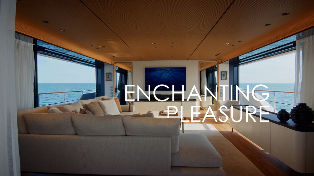 CustomLine_Navetta38_Prodotto_60s_ONLINE CustomLine_Navetta38_Prodotto_60s_ONLINE