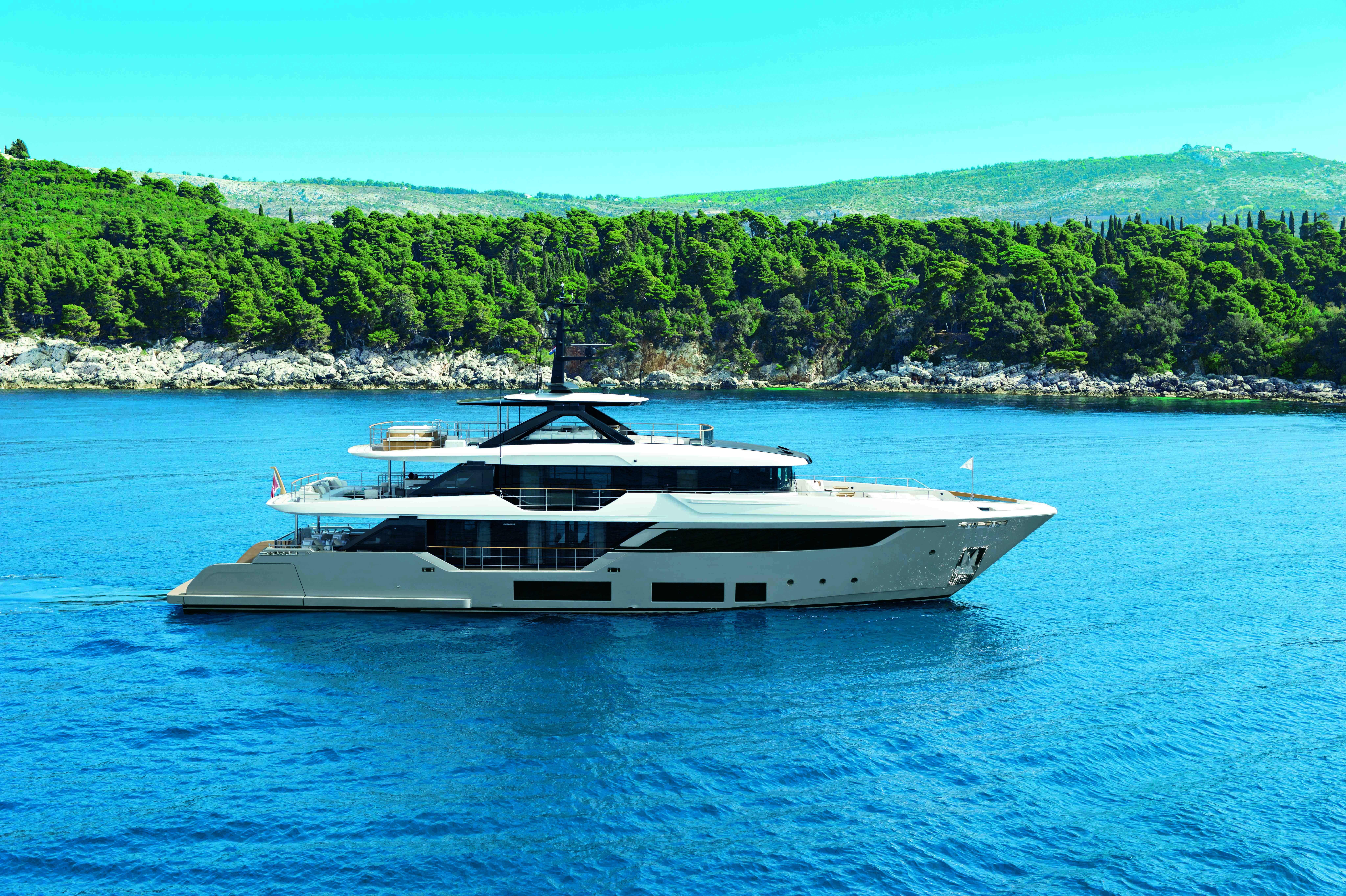 Custom Line Navetta 38_main image Custom Line Navetta 38_main image
