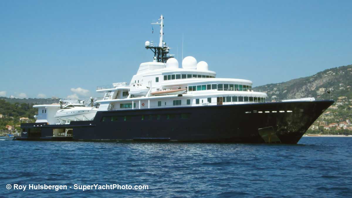 LeGrandBleu-Roy-Hulsbergen-SuperYachtPhoto LeGrandBleu-Roy-Hulsbergen-SuperYachtPhoto