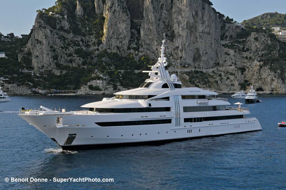 VibrantCuriosity-Benoit-Donne-SuperYachtPhoto
