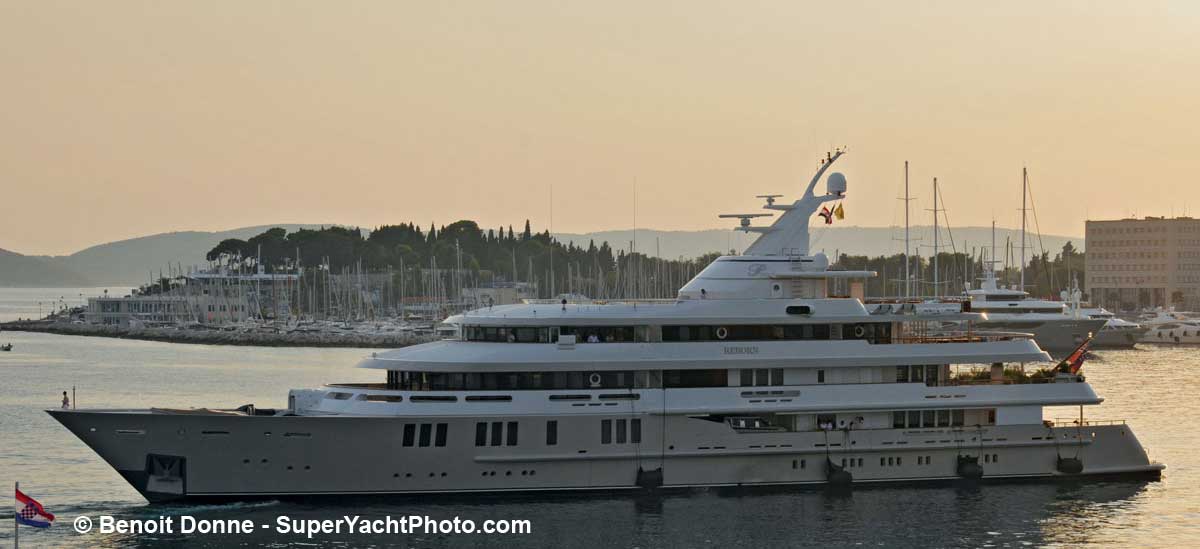 Reborn-Benoit-Donne-SuperYachtPhoto