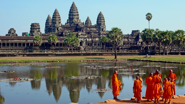Buddhist_monks_in_front_of_the_Angkor_Wat-Cambodia Buddhist_monks_in_front_of_the_Angkor_Wat-Cambodia