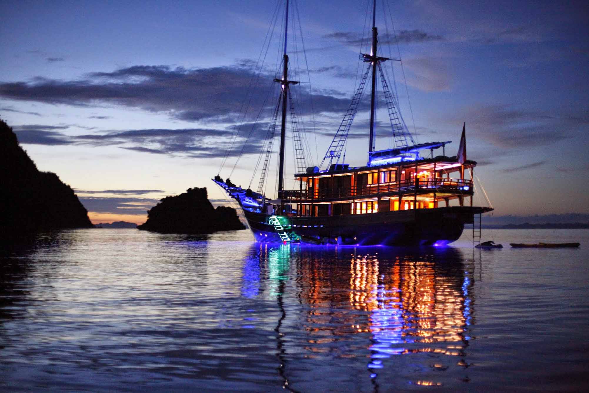 Dunia Baru at dusk