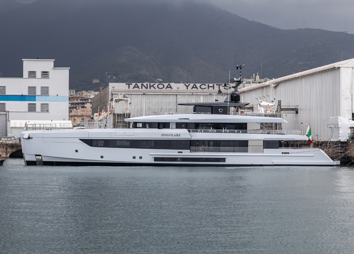 MY Singolare_the launch (3) Courtesy of Tankoa Yachts