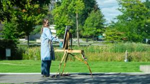 Painting in front of KTSA. Photo: Jasper DeWitt &rsquo;27