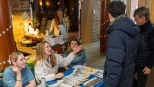 Students and parents get a warm welcome to the Hill from student leaders.