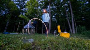 Madison Kob &rsquo;28 collects pond water