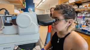 Andrea Hernandez Ramirez &rsquo;27 works on her research.