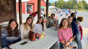 First-Year Experience (FYE) leader Dana Blatte ’26 with first-years at Northstar Orchards.