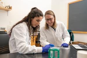 Julia Afsar-Keshmiri &rsquo;26 and Visiting Assistant Professor of Psychology Abigail Myers
