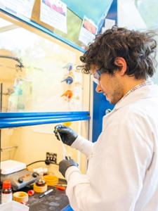 John Frank '24 conducts research in Max Majireck's chemistry lab