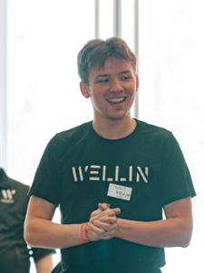 Docent Jun Reiss ’26 leads an educational program at the Wellin.