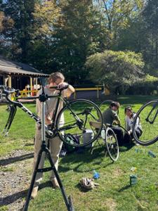 The Cycling Team gives bikes tune-ups at the Glen House.