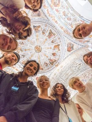 students at a museum