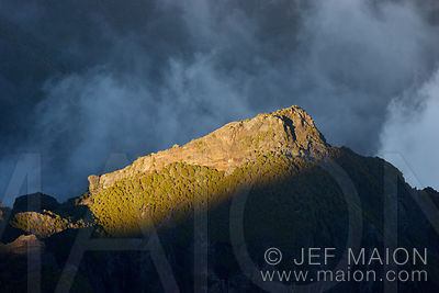 Spectacular mountain alpenglow