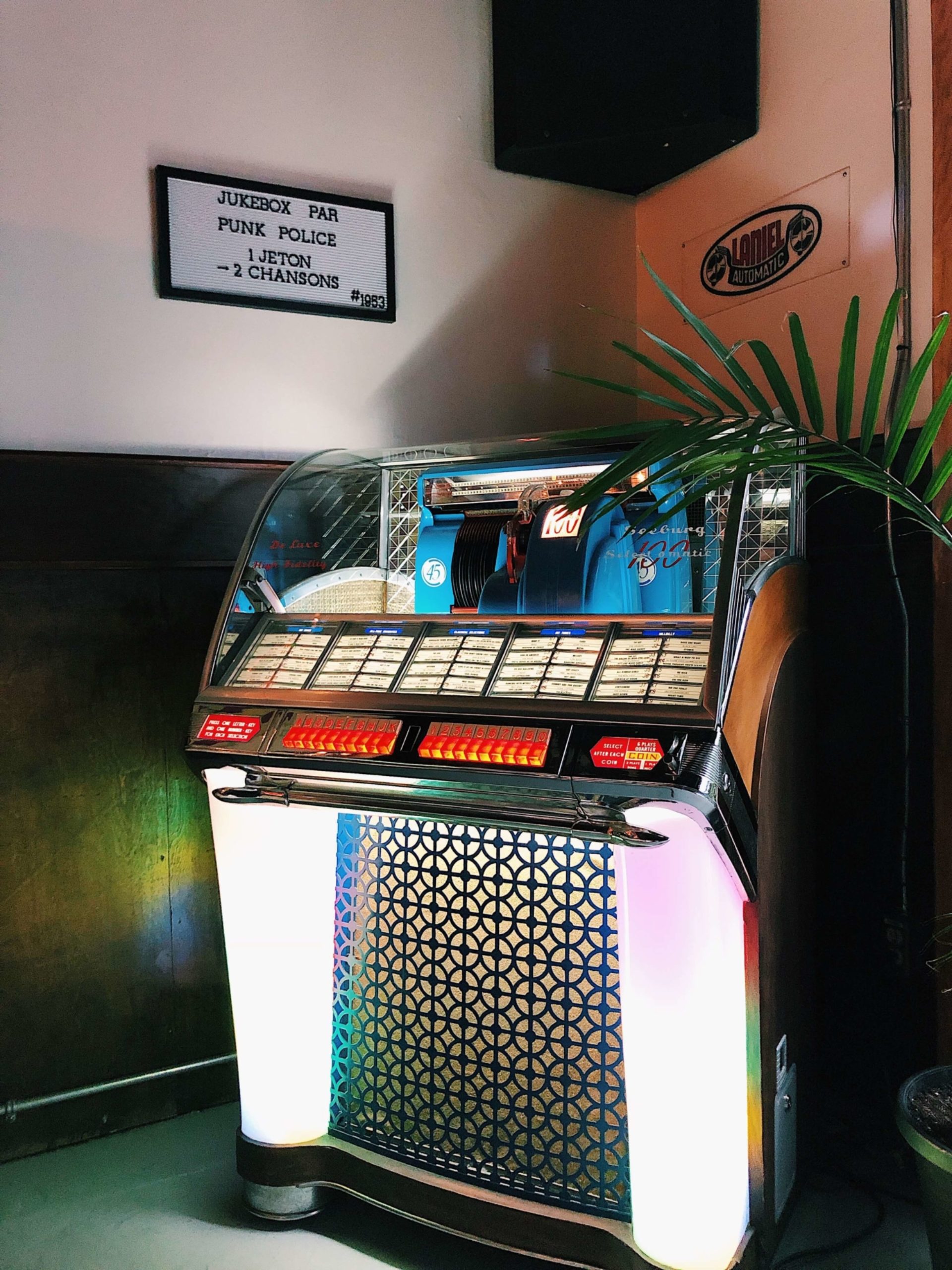 05 Pinball jukebox