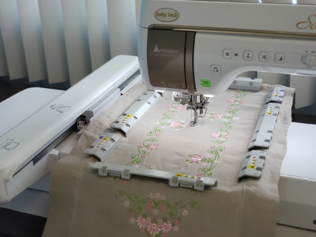 Magnetic Embroidery Hoop 7" x 14"