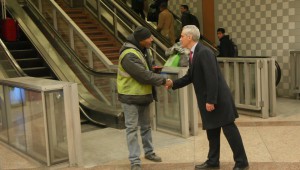 Mayor Rahm Emanuel greets Chicagoans at Clark and Lake CTA Station