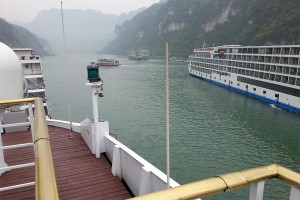 Xiling Gorge cruise boats