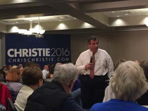Gov. Chris Christie speaks to Iowan voters in Davenport.