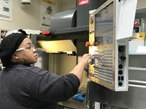 Lorayne Williams operates a CNC milling machine at the training facility of the Technology & Manufacturing Association in Schaumburg. (Mengjie Jiang/Medill)