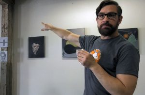 Brad Leslie showing his art work. (Zhu Zhu/MEDILL)