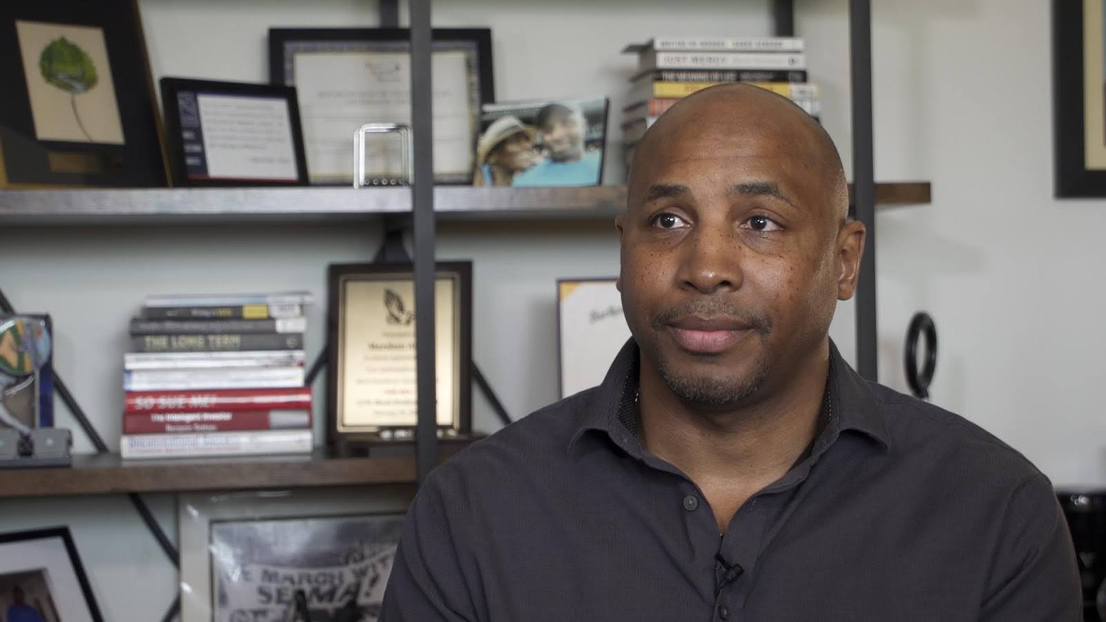 Marshan Allen sits down to discuss the institutional failures of the U.S. criminal justice system. (Rose LaForest/Medill)