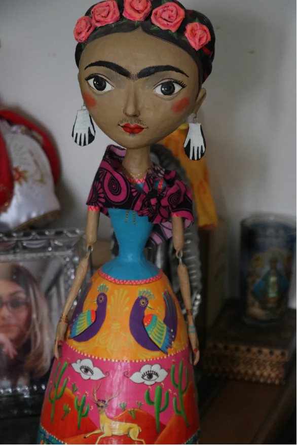 Frida Kahlo-inspired sculpture