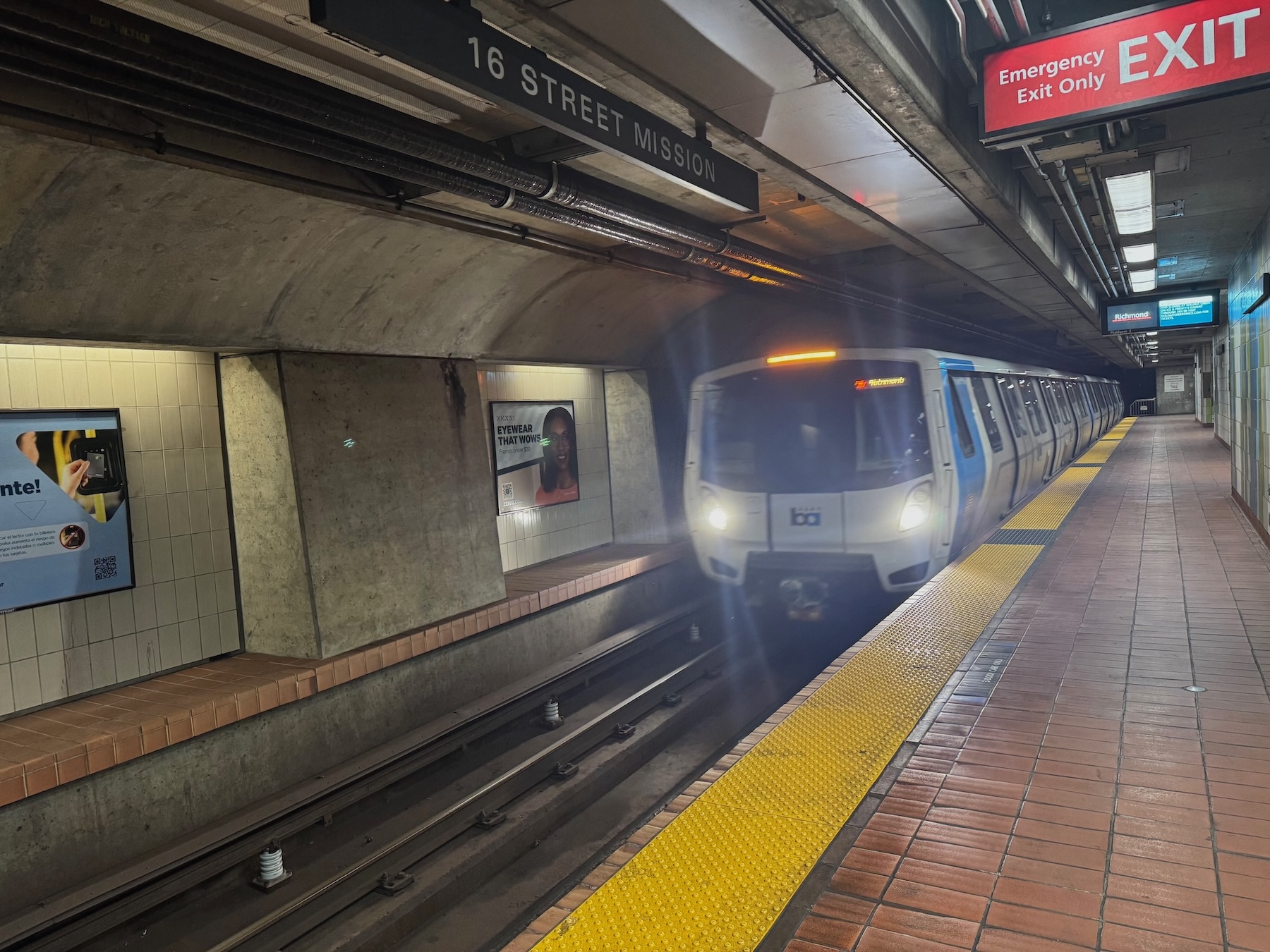 BART train arriving at 16th Street Mission station