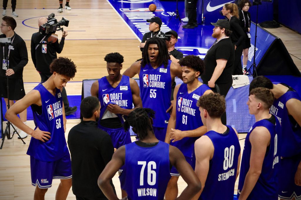 2026 NBA Draft Συνδυάστε προοπτικές με μπλε στολές