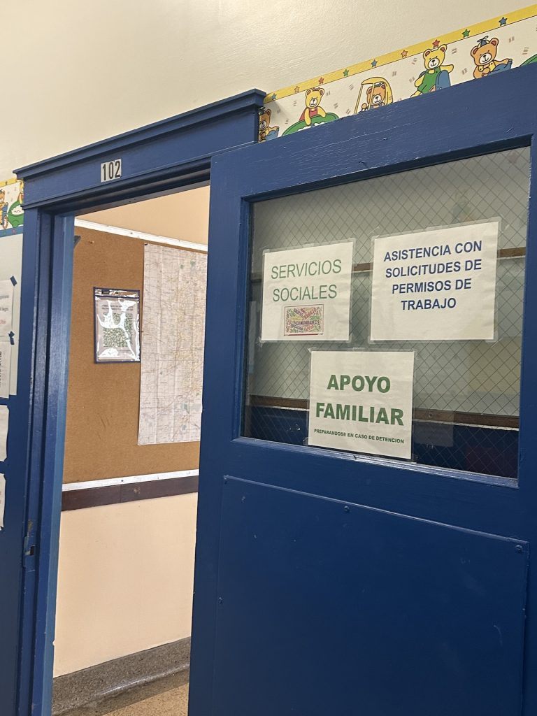 Spanish signs for social services and family support