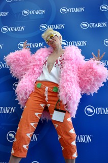 Cosplay Com Donquixote Doflamingo From One Piece By Sakakirose