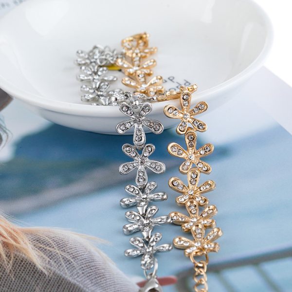 Fashion Temperament And Fully-jewelled Snowflake Bracelet - Image 5