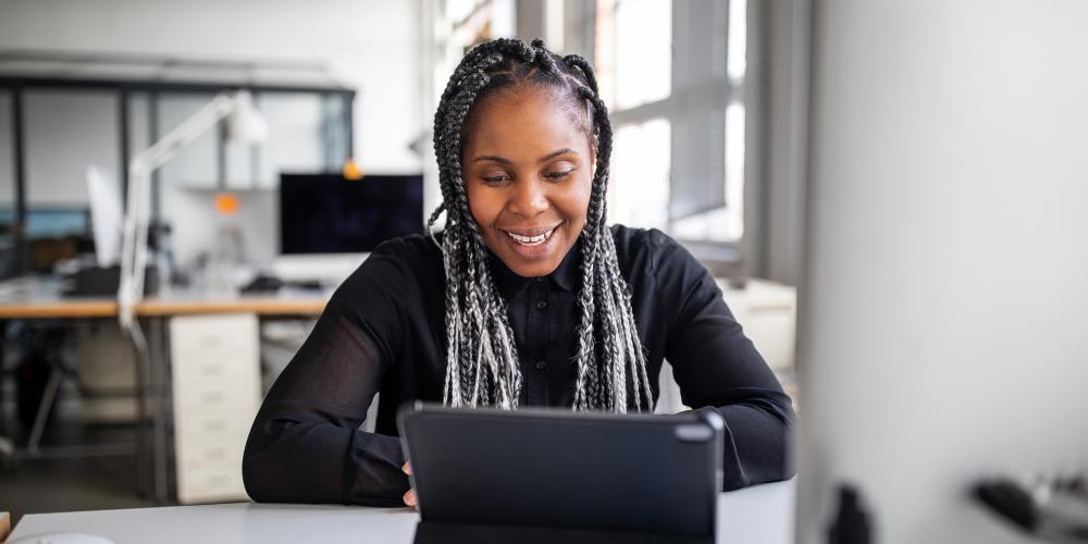 SCORE for Black Entrepreneur Woman on laptop